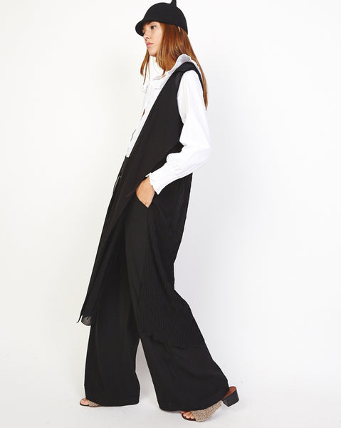 Bella London ‘Una’ Black Chiffon Sleeveless Duster Trench Coat Vest. Side View.