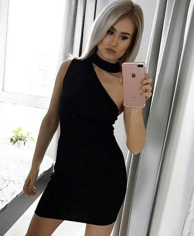 Bella London Ivy Black sleeveless one shoulder dress with choker collar and bodycon fit. Front selfie photo.